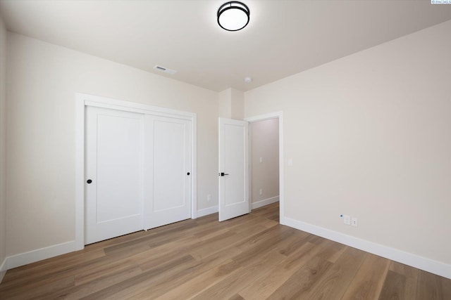 561 Lazio Way, Richland, WA 99352 - unfurnished bedroom with light wood-style flooring, baseboards, and a closet