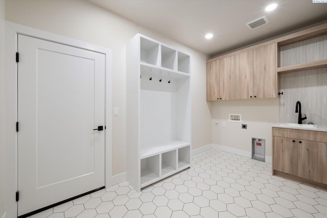 561 Lazio Way, Richland, WA 99352 - mudroom featuring a sink, recessed lighting, and baseboards