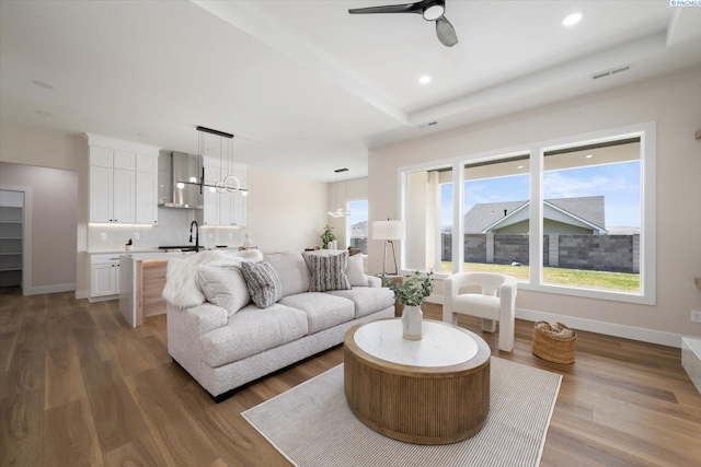561 Lazio Way, Richland, WA 99352 - living area featuring light wood-type flooring, a ceiling fan, baseboards, and recessed lighting