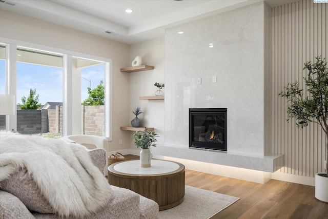 561 Lazio Way, Richland, WA 99352 - living area featuring wood finished floors, a premium fireplace, recessed lighting, and baseboards