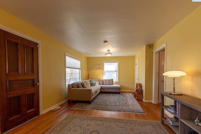 525 SE Water St, Pullman, WA 99163 - living room featuring visible vents, light wood-style flooring, and baseboards