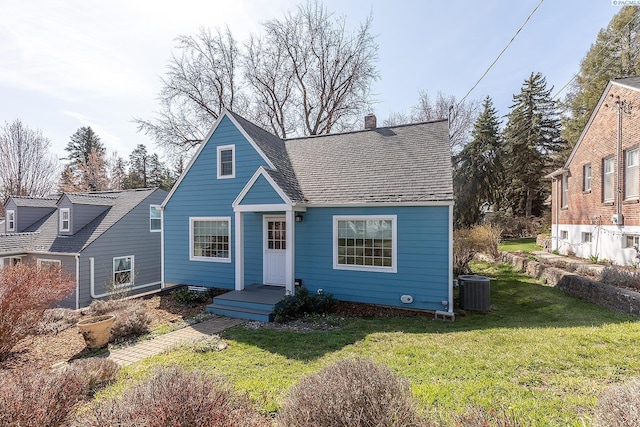 525 SE Water St, Pullman, WA 99163 - bungalow featuring central AC unit, a front lawn, and a chimney