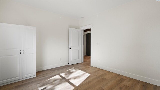 215 E Oak St, Walla Walla, WA 99362 - unfurnished bedroom featuring baseboards and light wood-type flooring