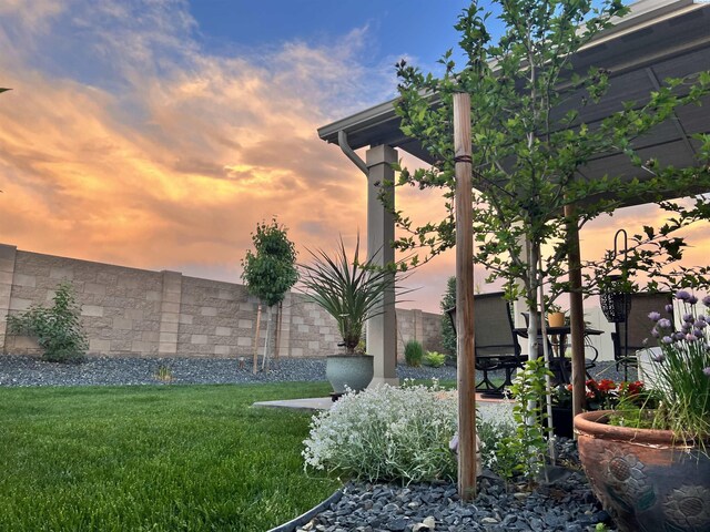 2855 S Dawes Pl, Kennewick, WA 99338 - exterior space featuring fence