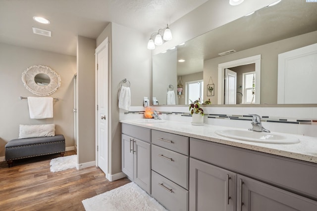 2855 S Dawes Pl, Kennewick, WA 99338 - full bath featuring a sink, double vanity, wood finished floors, and visible vents