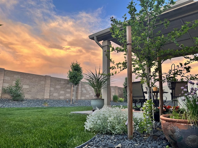 2855 S Dawes Pl, Kennewick, WA 99338 - exterior space featuring fence