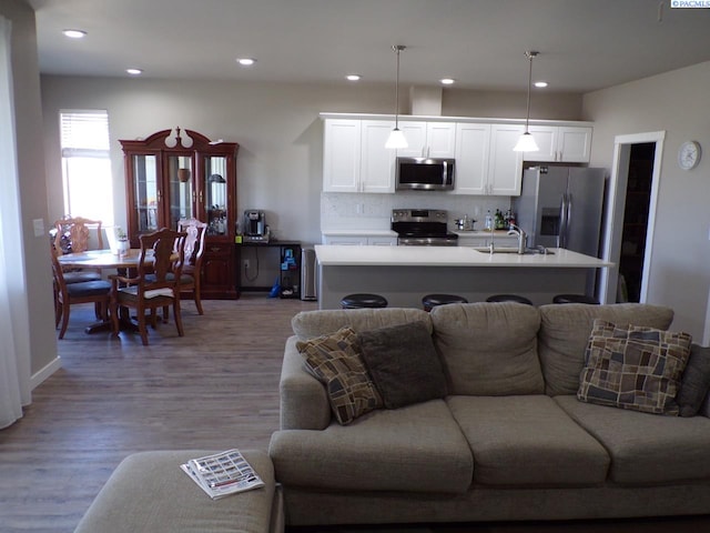 166214 W Johnson Rd, Prosser, WA 99350 - living area featuring light wood-style flooring and recessed lighting