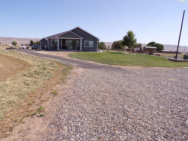 166214 W Johnson Rd, Prosser, WA 99350 - view of front facade featuring a front yard and driveway
