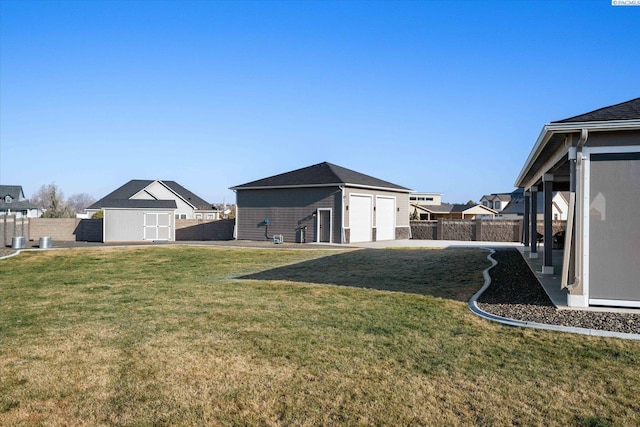 view of yard featuring a storage shed