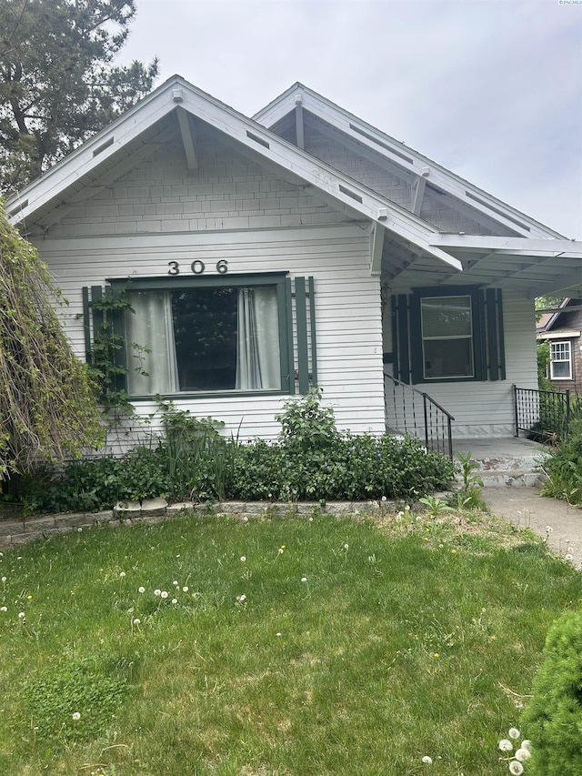 306 Cedar Ave, Grandview, WA 98930 - photo 1
