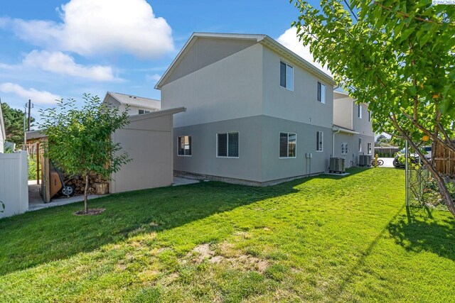 1006 Adams St, Richland, WA 99352 - back of property featuring central air condition unit and stucco siding