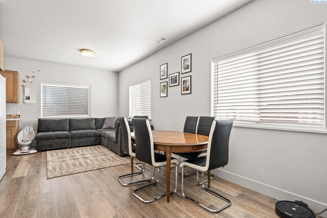 1006 Adams St, Richland, WA 99352 - dining space featuring light wood-style floors and baseboards