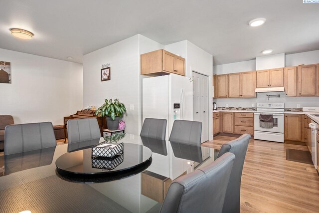 1006 Adams St, Richland, WA 99352 - kitchen with electric range, light wood-style floors, under cabinet range hood, light countertops, and recessed lighting