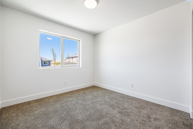2967 S Penn St, Kennewick, WA 99338 - carpeted empty room featuring baseboards