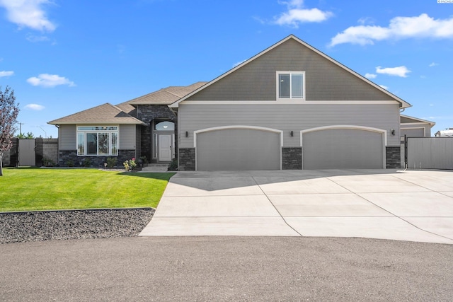 view of front facade with a front yard