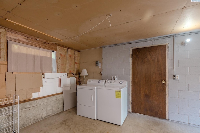 laundry room with washing machine and clothes dryer