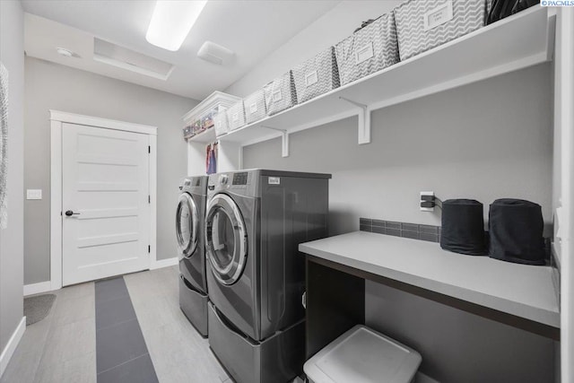 5298 S Quincy Pl, Kennewick, WA 99337 - clothes washing area featuring washer and clothes dryer, laundry area, and baseboards