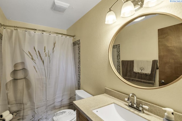 141 Travis Ln, Kennewick, WA 99338 - full bath with vanity, a textured wall, and a shower with curtain