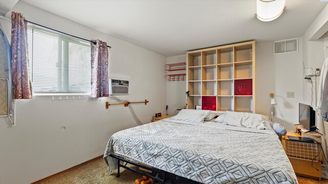 1707 W 19th Ave, Kennewick, WA 99337 - carpeted bedroom featuring multiple windows