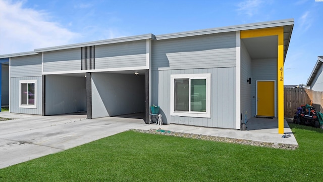 412 Whitefish Ln, Pasco, WA 99301 - back of house with a patio area, concrete driveway, and a carport