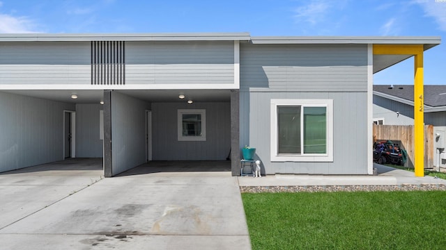 412 Whitefish Ln, Pasco, WA 99301 - property entrance featuring a carport, concrete driveway, and fence