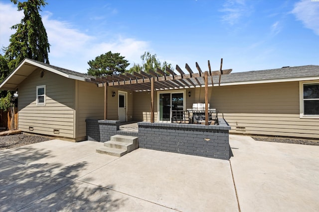3321 W 24th Ave, Kennewick, WA 99337 - rear view of house with a patio area and a pergola