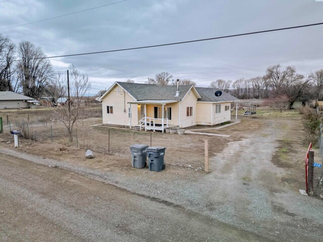 view of front of house featuring a porch