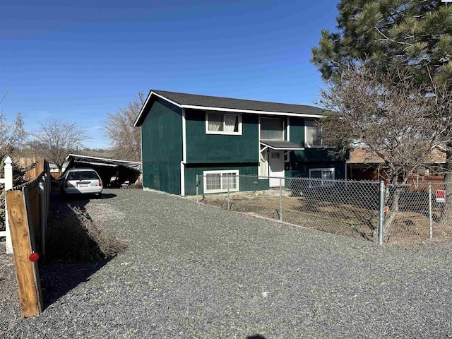 view of front of house featuring fence and driveway