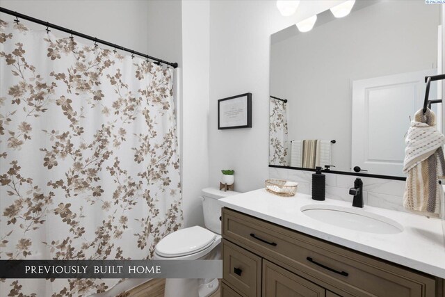 6653 W 27th Ave Unit 26, Kennewick, WA 99338 - bathroom with vanity and curtained shower