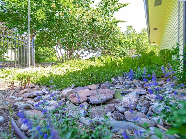 9203 Yakima Ct, Yakima, WA 98908 - view of yard