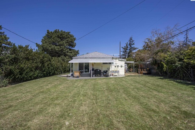 view of yard featuring a patio area