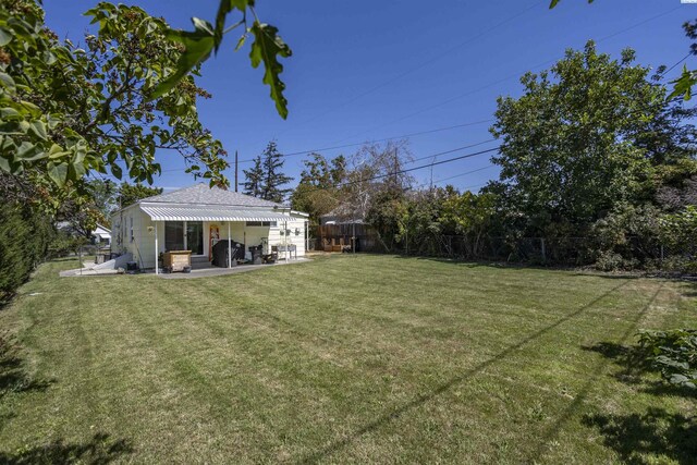 view of yard featuring a patio area