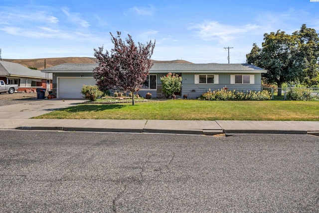 2001 Benson Ave, Prosser, WA 99350 - view of front facade featuring concrete driveway and a garage