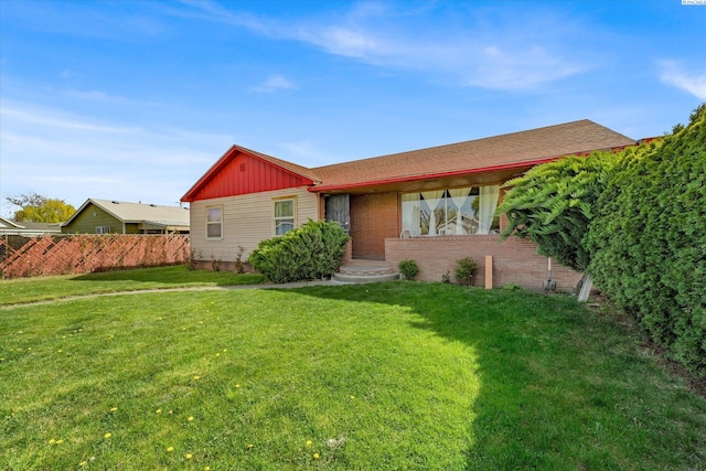 single story home featuring a front yard