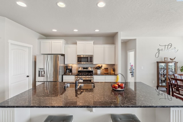 6624 Recurve Rd, Pasco, WA 99301 - kitchen featuring appliances with stainless steel finishes, a sink, white cabinetry, a large island, and recessed lighting