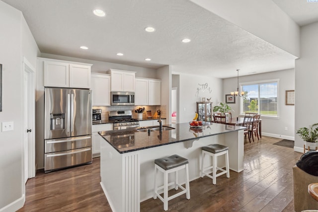 6624 Recurve Rd, Pasco, WA 99301 - kitchen featuring stainless steel appliances, a sink, dark wood-style flooring, baseboards, and recessed lighting