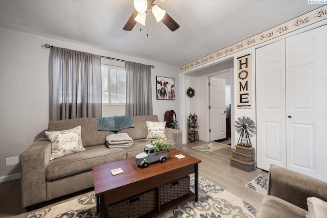 736 E 5th Ave, Kennewick, WA 99336 - living room with light wood-style flooring and ceiling fan