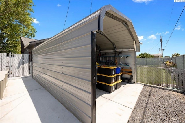 736 E 5th Ave, Kennewick, WA 99336 - view of outbuilding featuring a gate