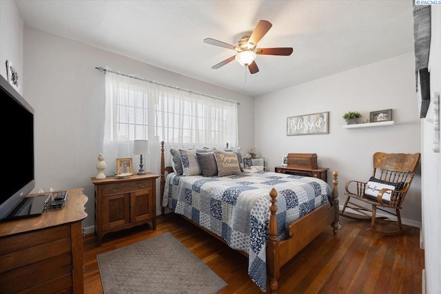 736 E 5th Ave, Kennewick, WA 99336 - bedroom featuring dark wood-style flooring and a ceiling fan