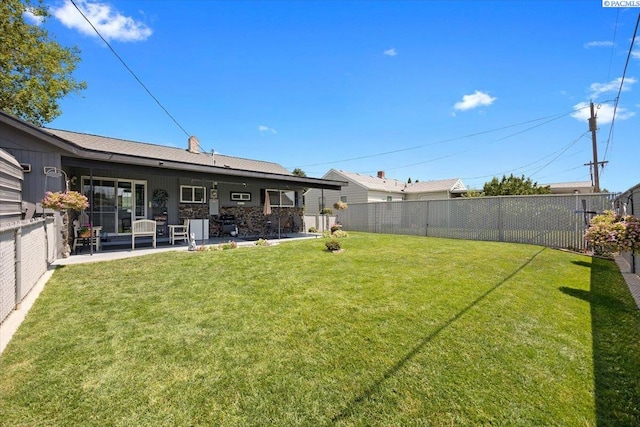 736 E 5th Ave, Kennewick, WA 99336 - fenced backyard featuring a patio