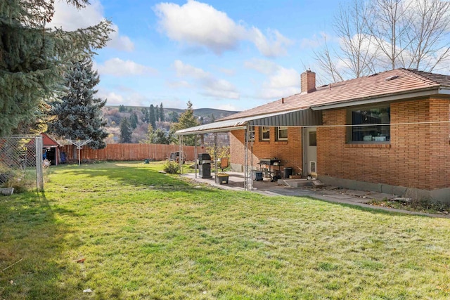 view of yard featuring a patio