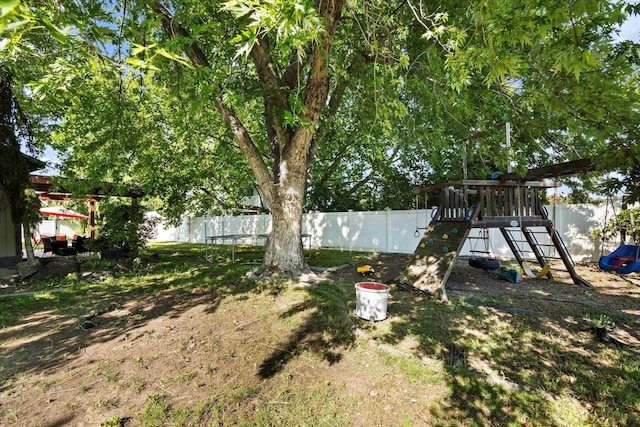 4403 S Ione St, Kennewick, WA 99337 - fenced backyard featuring a playground