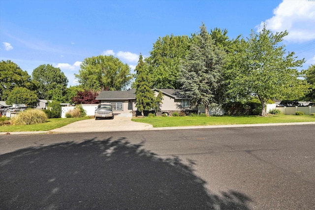 4403 S Ione St, Kennewick, WA 99337 - view of front of house with concrete driveway and a front lawn