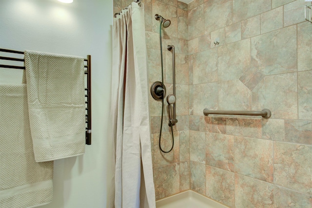 bathroom featuring curtained shower