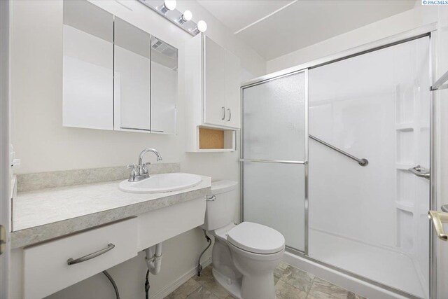 1925 Everest Ave, Richland, WA 99354 - bathroom with toilet, a stall shower, and vanity