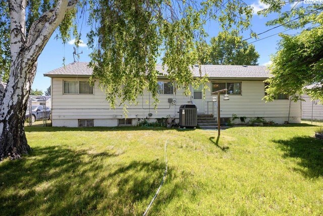 1925 Everest Ave, Richland, WA 99354 - back of property with a lawn and cooling unit