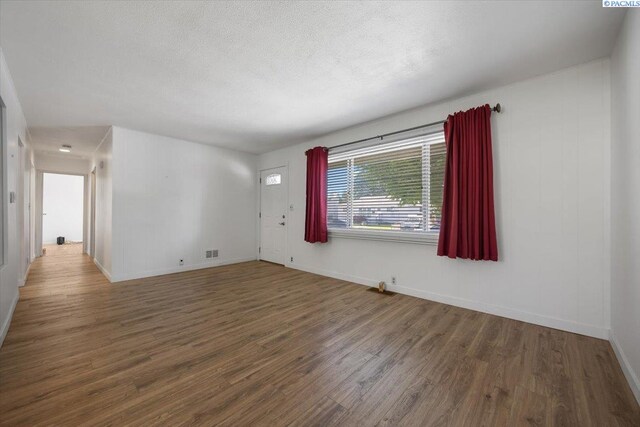 1925 Everest Ave, Richland, WA 99354 - unfurnished room with wood finished floors, baseboards, and a textured ceiling