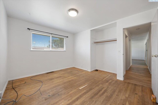 1925 Everest Ave, Richland, WA 99354 - unfurnished bedroom with hardwood / wood-style flooring, baseboards, and a closet