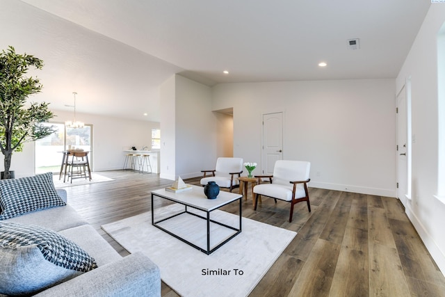 2880 S Osborne St, Kennewick, WA 99338 - living area featuring a notable chandelier, baseboards, vaulted ceiling, recessed lighting, and wood finished floors