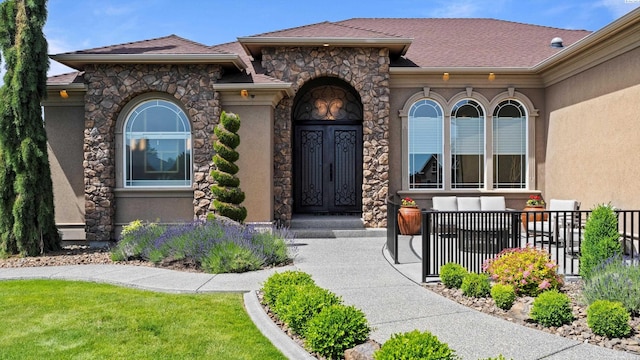 3304 Sorento Ct, Pasco, WA 99301 - view of exterior entry featuring stucco siding and stone siding
